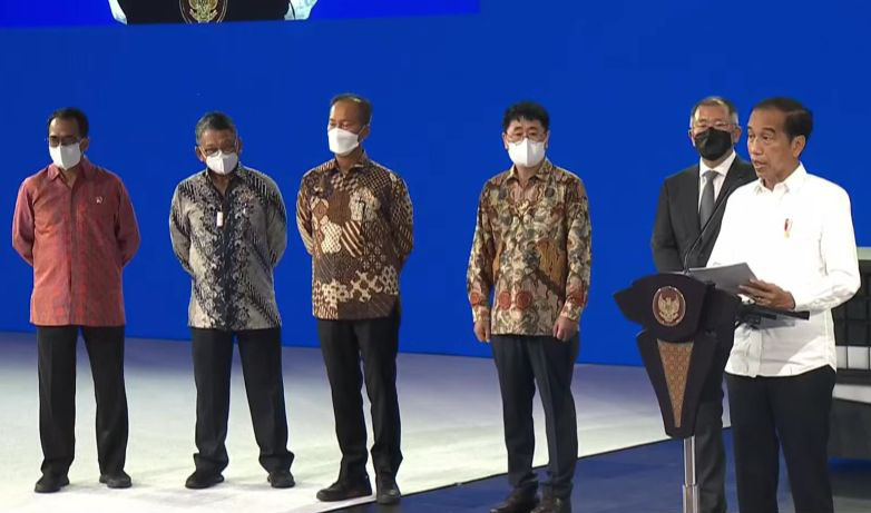 Presiden Jokowi luncurkan mobil listrik pertama di Indonesia Presiden Jokowi luncurkan mobil listrik pertama di Indonesia