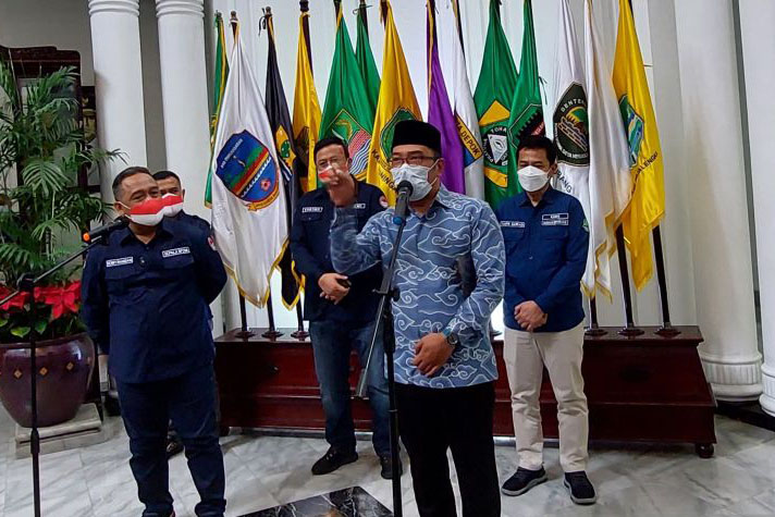Ridwan Kamil izinkan warga salat tarawih dengan prokes ketat Ridwan Kamil izinkan warga salat tarawih dengan prokes ketat