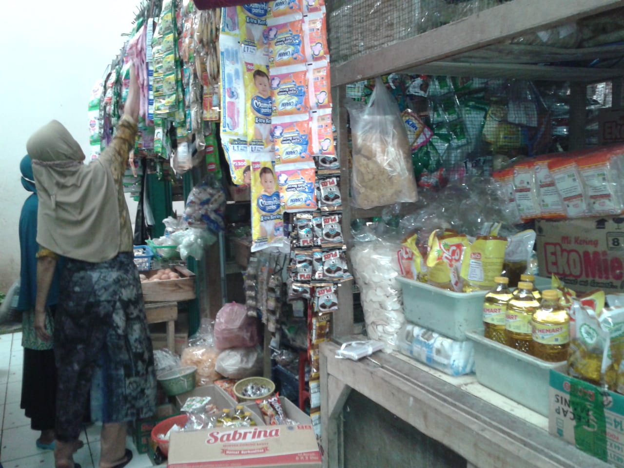 Harga minyak goreng di Kabupaten Semarang masih tinggi Harga minyak goreng di Kabupaten Semarang masih tinggi