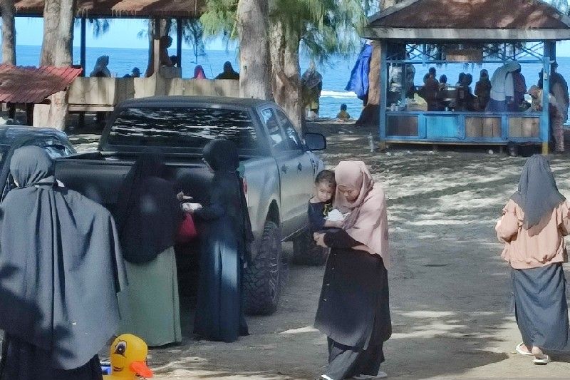Umat Islam padati pantai di Jayapura menjelang bulan Ramadhan 1443 H Umat Islam padati pantai di Jayapura menjelang bulan Ramadhan 1443 H