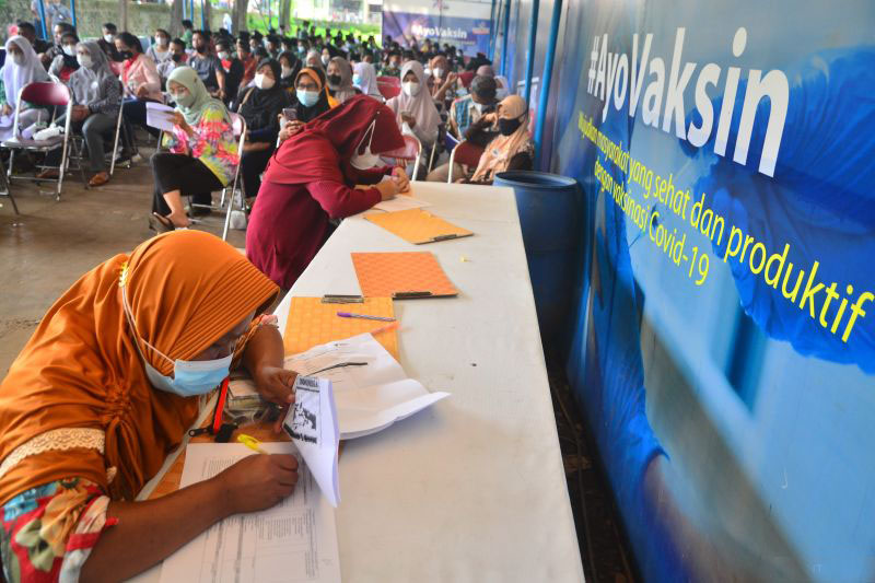 11,94 juta penduduk Indonesia telah jalani vaksinasi ketiga 11,94 juta penduduk Indonesia telah jalani vaksinasi ketiga