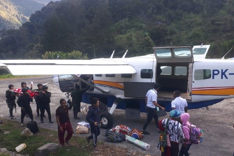 Pratu Heriyanto, korban penembakan KSB di Beoga dievakuasi ke Timika Pratu Heriyanto, korban penembakan KSB di Beoga dievakuasi ke Timika