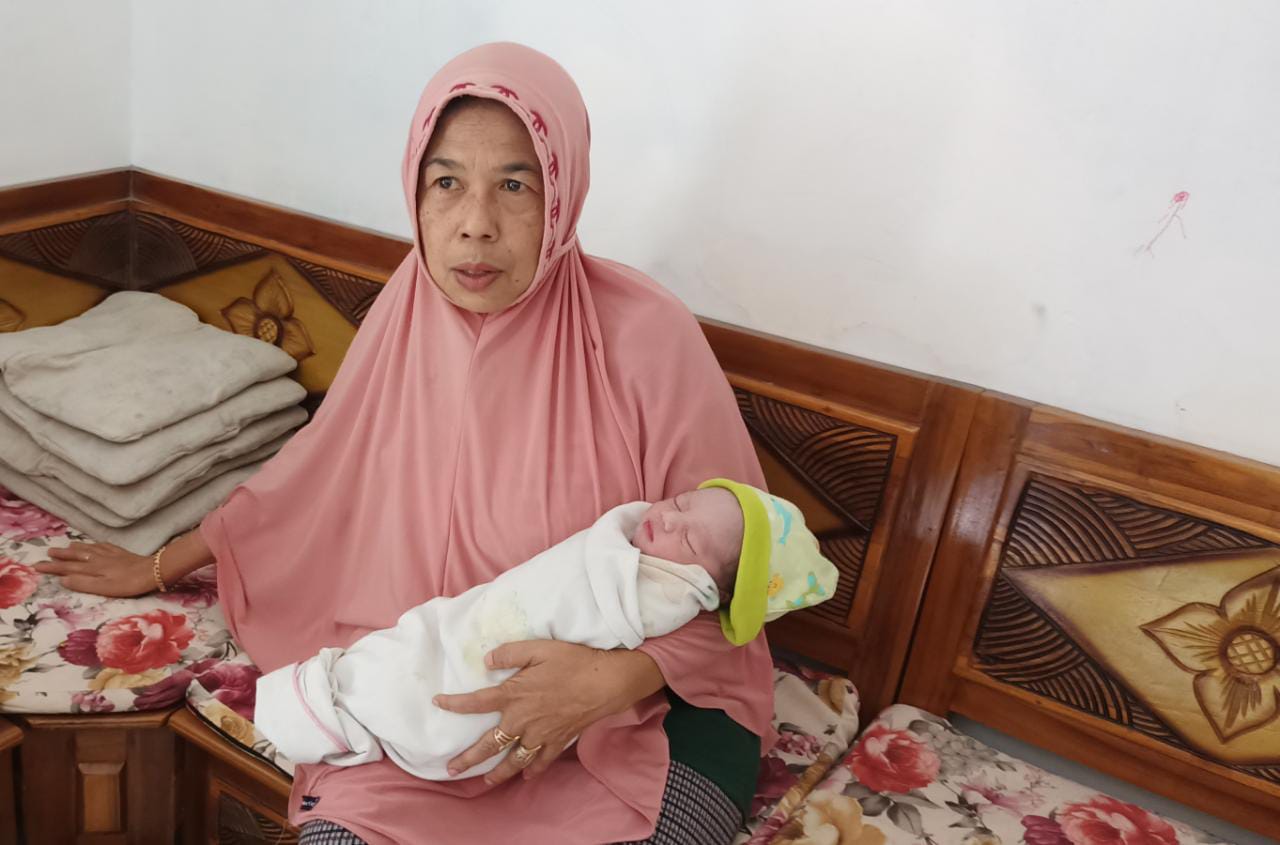Bayi merah ditemukan warga Balai Arjosari Kota Malang Bayi merah ditemukan warga Balai Arjosari Kota Malang