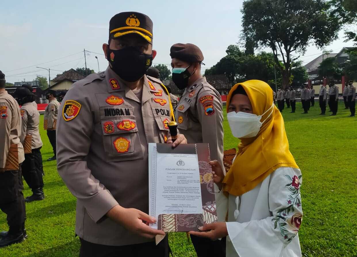 Beri kontribusi positif untuk Polri, 3 warga dan 19 personel terima penghargaan 