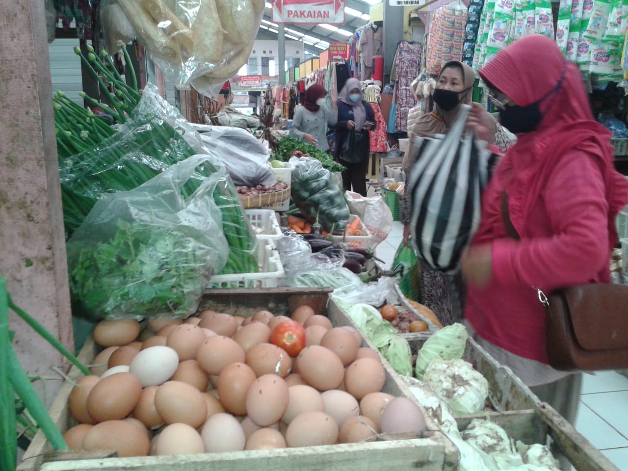 Pedagang eceran di Salatiga pilih tidak jual minyak goreng Pedagang eceran di Salatiga pilih tidak jual minyak goreng