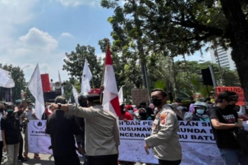 Warga Rusun Marunda minta pemerintah hentikan pencemaran abu batubara Warga Rusun Marunda minta pemerintah hentikan pencemaran abu batubara
