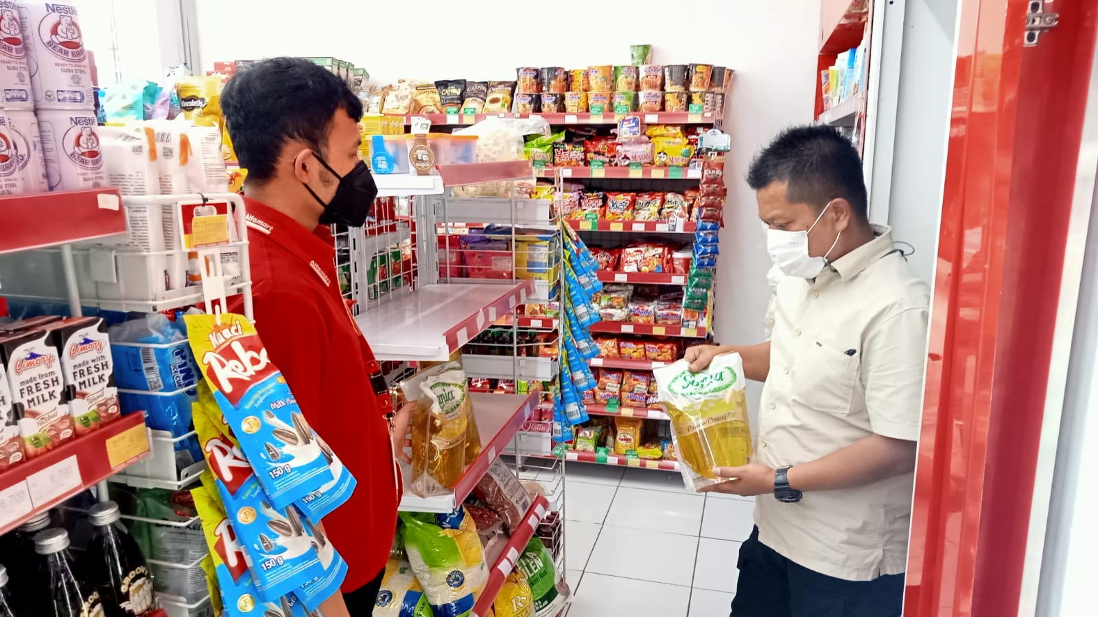 Polresta Bandung, Jawa barat cek ketersediaan minyak goreng Polresta Bandung, Jawa barat cek ketersediaan minyak goreng