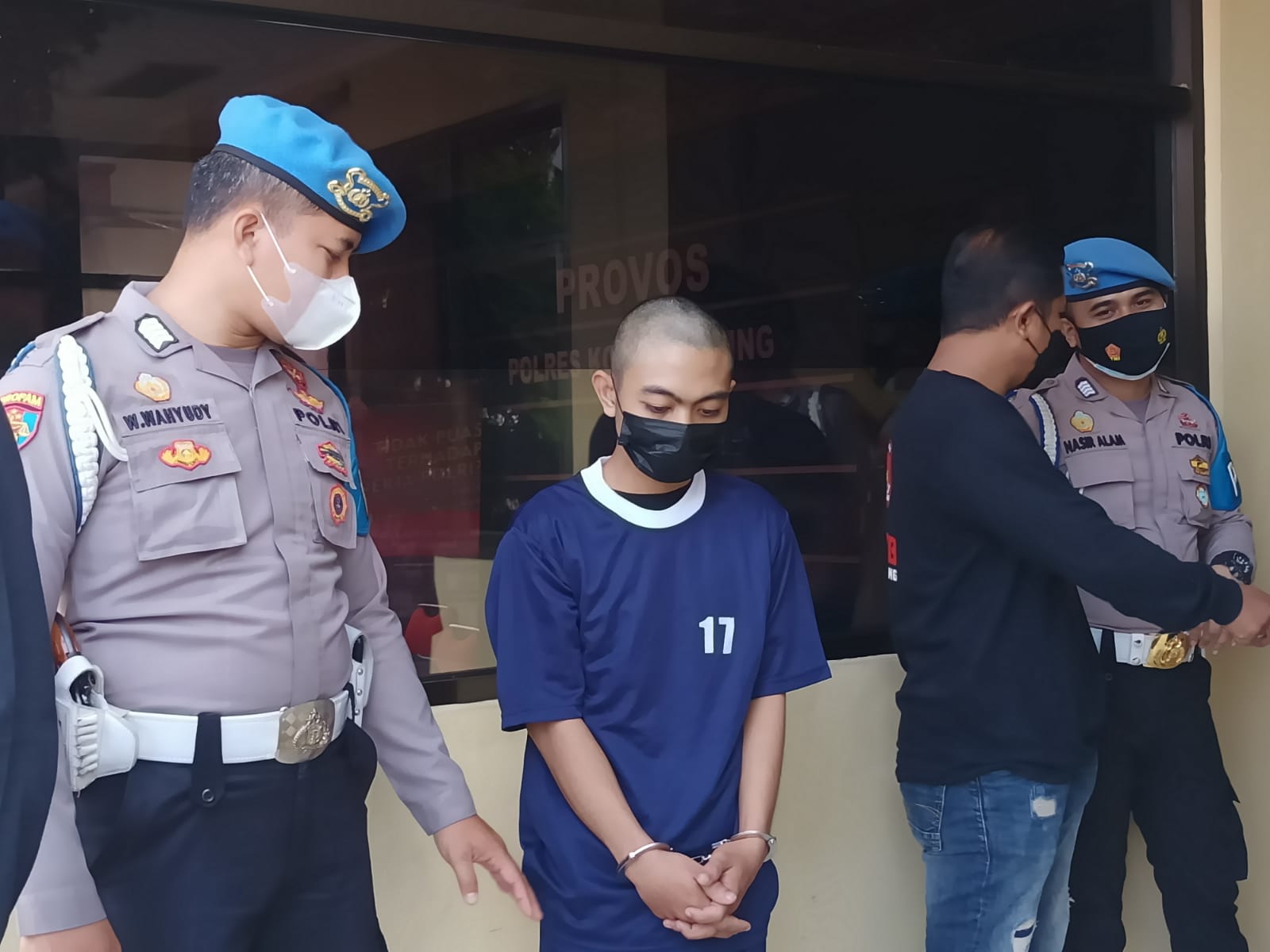 Mengaku banyak hutang dan mau bayar kos, pemuda tanggung tusuk supir ojol Mengaku banyak hutang dan mau bayar kos, pemuda tanggung tusuk supir ojol