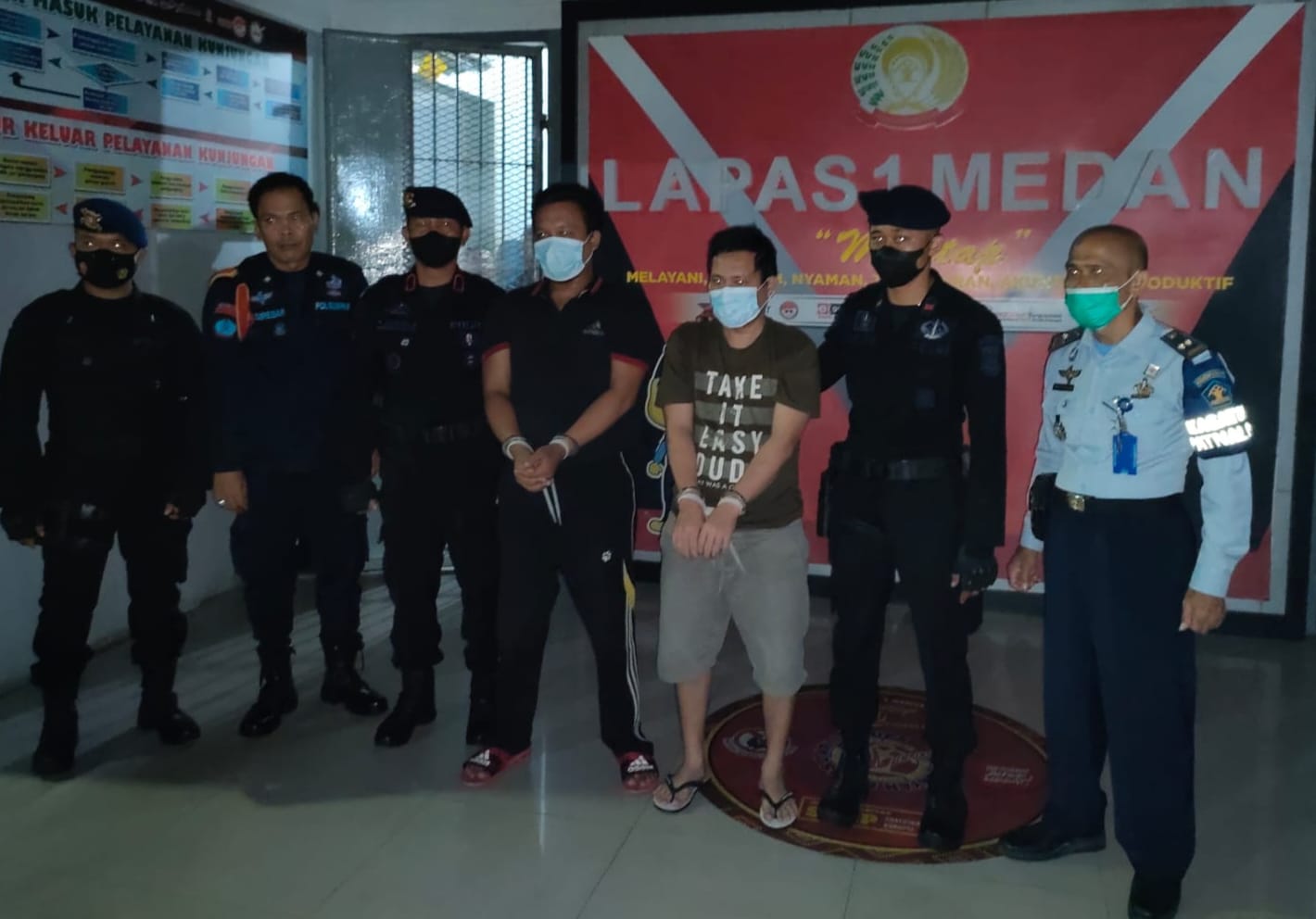 Dua orang napi Lapas Tanjunggusta Medan dipindahkan ke Nusakambangan Dua orang napi Lapas Tanjunggusta Medan dipindahkan ke Nusakambangan