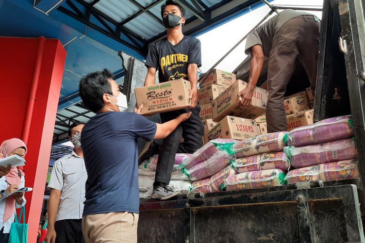 Pemkab Tangerang distribusikan 3.500 liter minyak goreng murah
