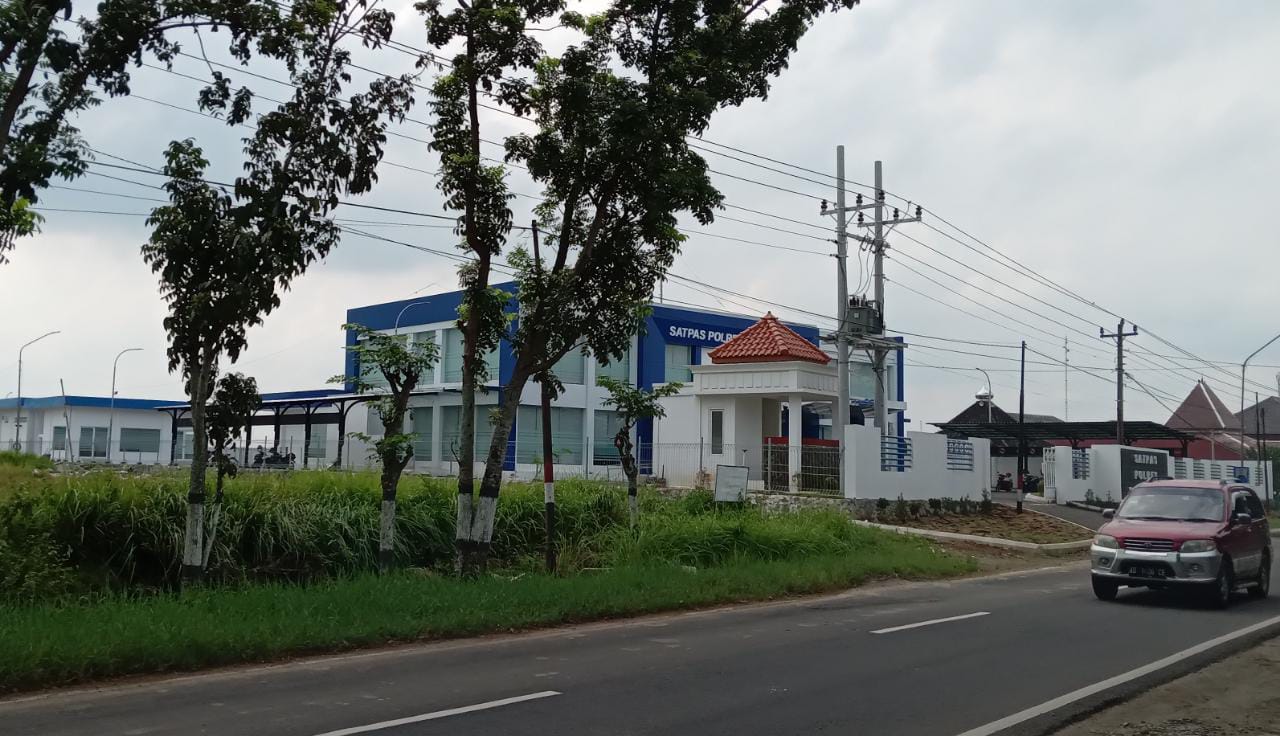 Sebulan diresmikan, Satpas SIM Polres Sukoharjo menyisakan tunggakan pembayaran pekerja proyek Sebulan diresmikan, Satpas SIM Polres Sukoharjo menyisakan tunggakan pembayaran pekerja proyek