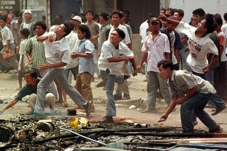 4 Mei 1998: Kenaikan harga BBM yang berujung kerusuhan besar