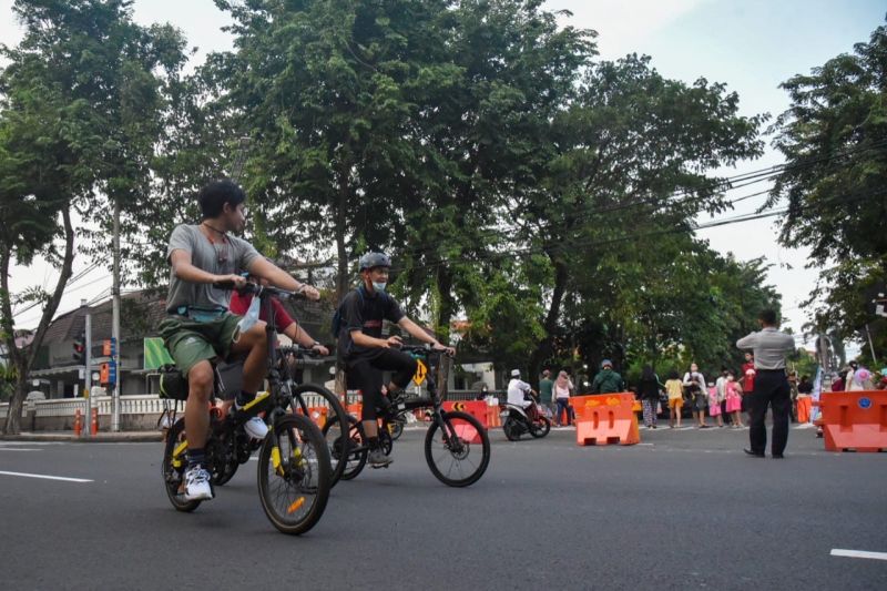 Pemkot Surabaya kembali menggelar CFD pagi hari di Tunjungan dan Darmo Pemkot Surabaya kembali menggelar CFD pagi hari di Tunjungan dan Darmo
