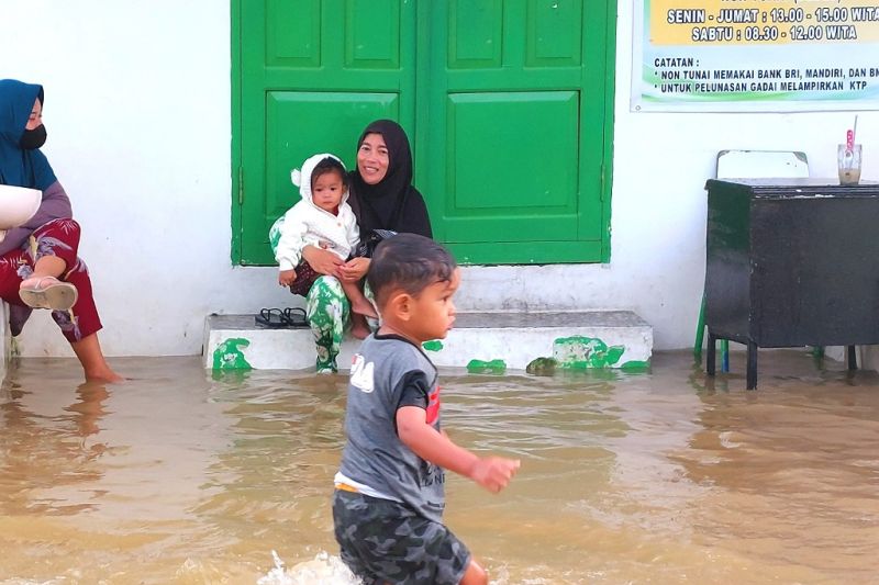 Luapan air Sungai Kayan jadi taman air dadakan