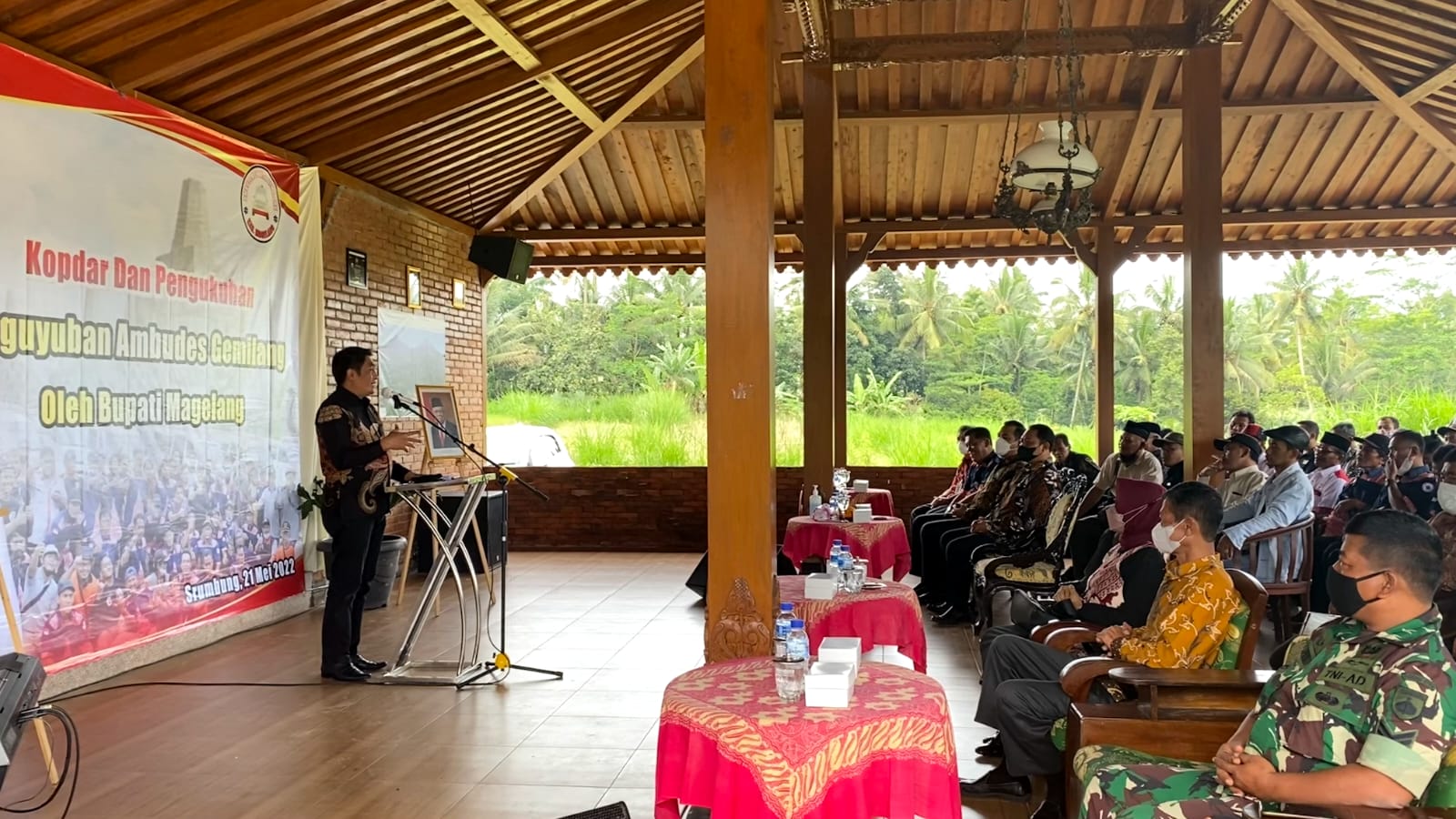 Bupati Magelang kukuhkan Paguyuban Ambulan Desa Gemilang Bupati Magelang kukuhkan Paguyuban Ambulan Desa Gemilang