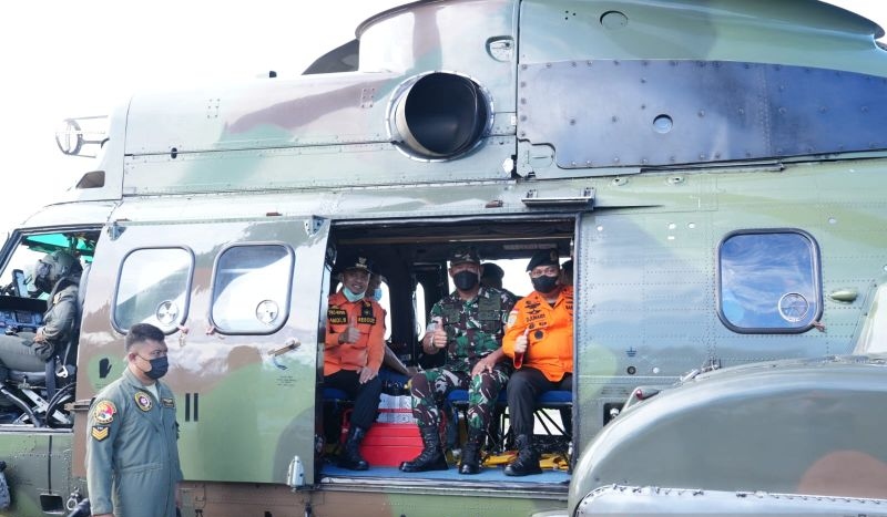 Gubernur Sulsel pantau pencarian korban kecelakaan KM Ladang Pertiwi