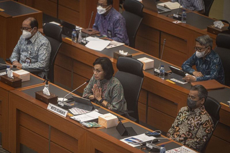 Menkeu: Arus kas operasional Pertamina defisit 2,44 miliar dolar AS