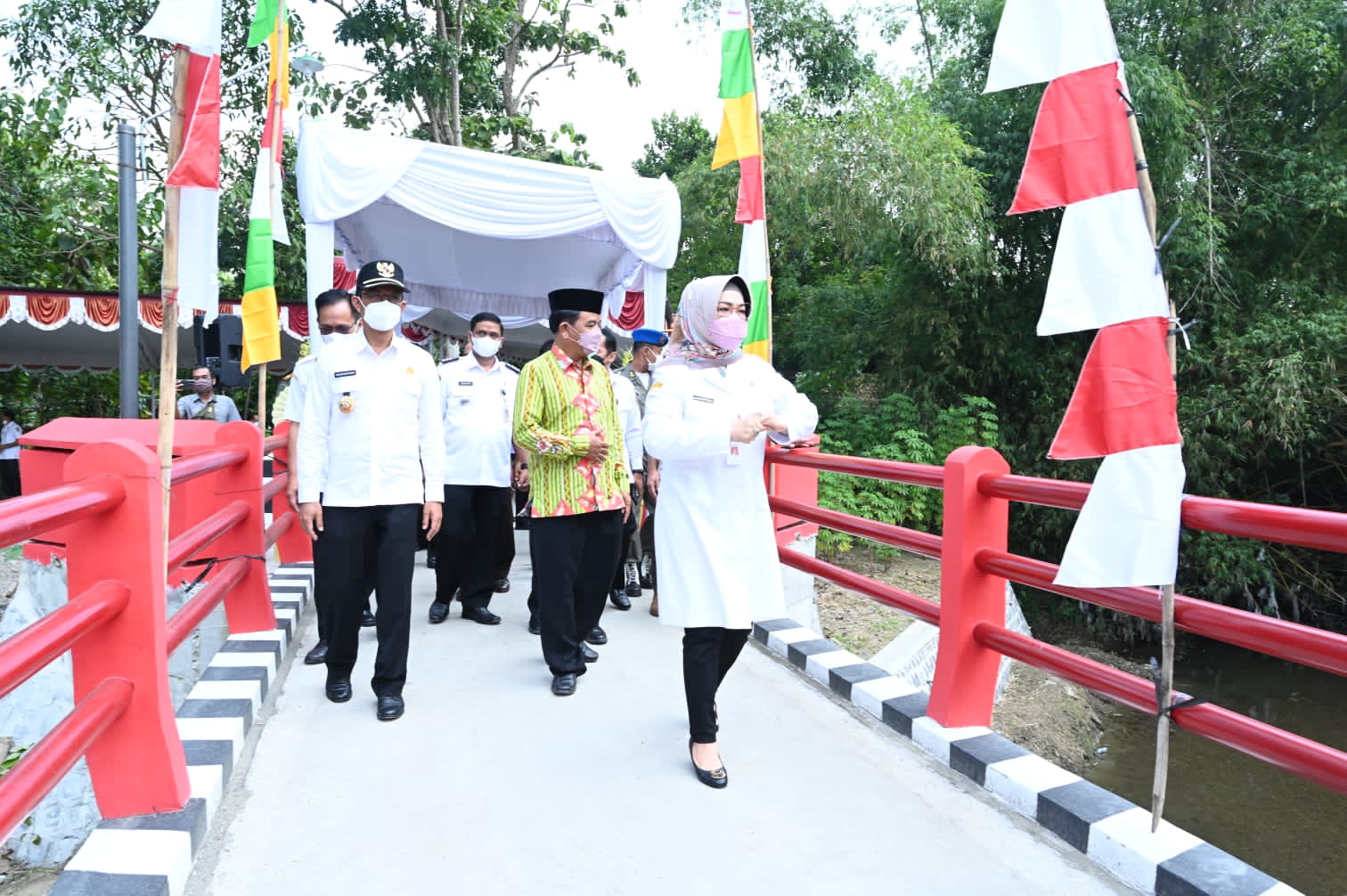 Dua jembatan di Desa Krajan, Weru sudah bisa dilewati warga antar dusun Dua jembatan di Desa Krajan, Weru sudah bisa dilewati warga antar dusun