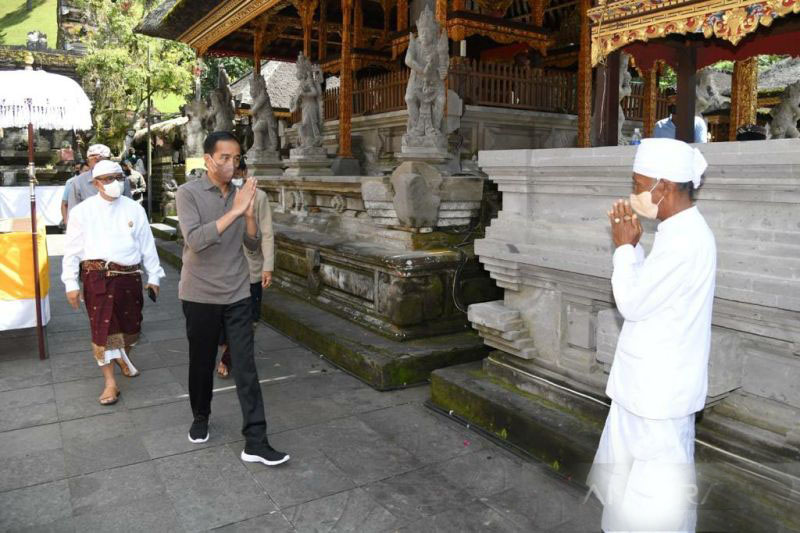 Presiden Jokowi kunjungi Pura Tirta Empul