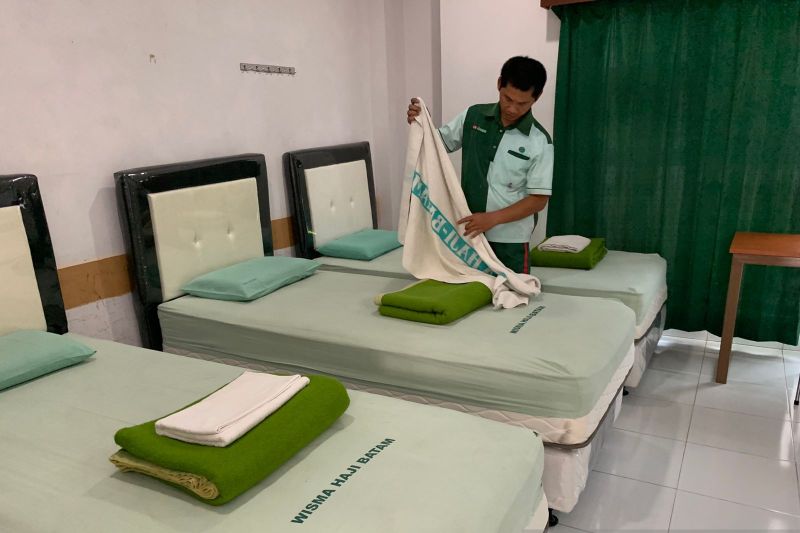 303 calon haji asal Batam berangkat ke Tanah Suci tahun ini 303 calon haji asal Batam berangkat ke Tanah Suci tahun ini