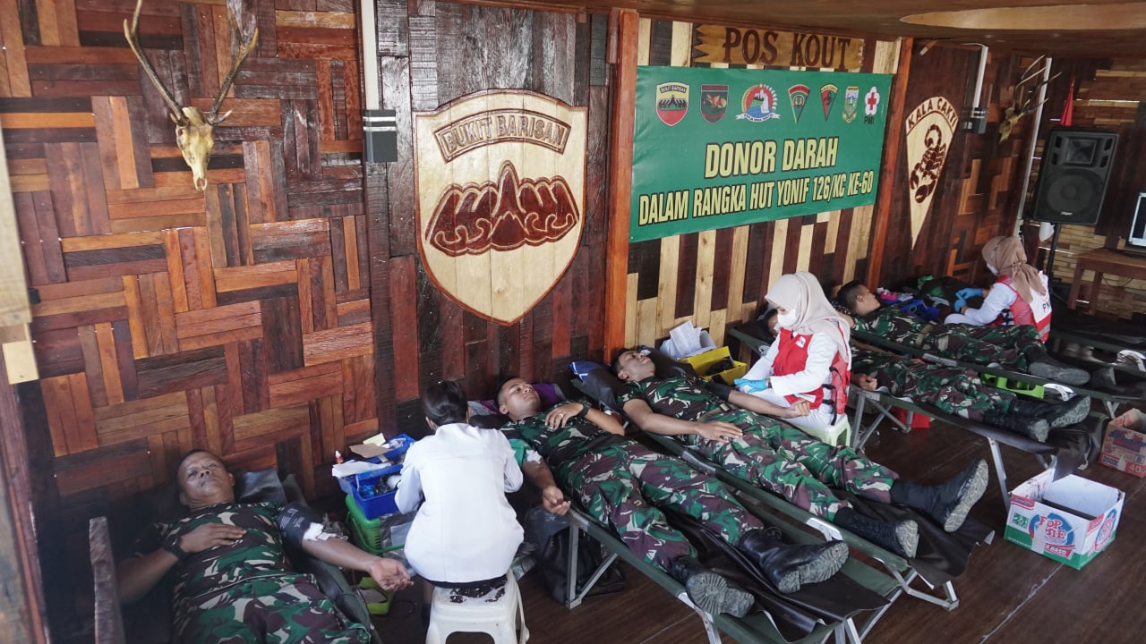 Satgas Yonif 126/KC laksanakan donor darah di perbatasan RI-PNG Satgas Yonif 126/KC laksanakan donor darah di perbatasan RI-PNG