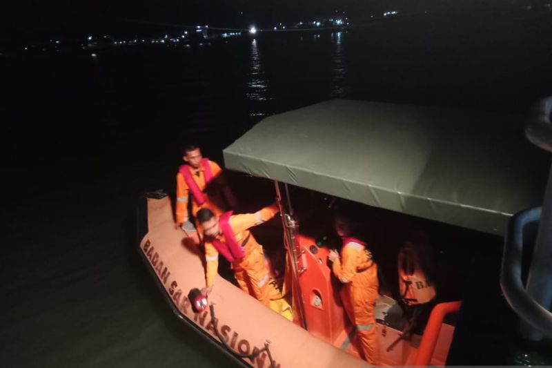 Tim SAR masih cari dua korban tabrakan speed boat di Tarakan Tim SAR masih cari dua korban tabrakan speed boat di Tarakan