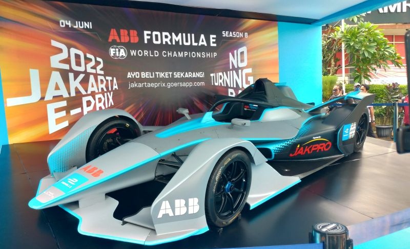 Jakpro pajang replika mobil Formula E di Bundaran HI
