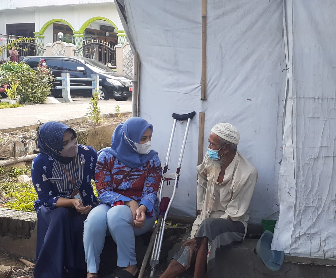 Mbah Amir, warga Kudus yang tinggal di gubuk akhirnya dibawa ke panti sosial Mbah Amir, warga Kudus yang tinggal di gubuk akhirnya dibawa ke panti sosial