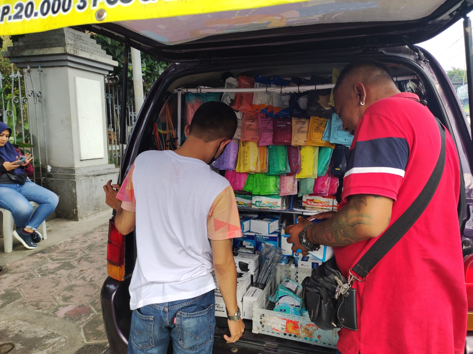 Pasca aturan pelonggaran pemakaian masker, penjualan masker turun
