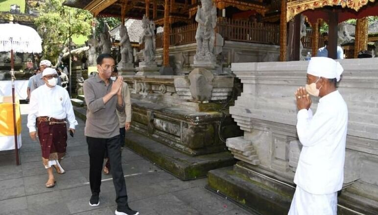 Presiden Jokowi kunjungi Pura Tirta Empul