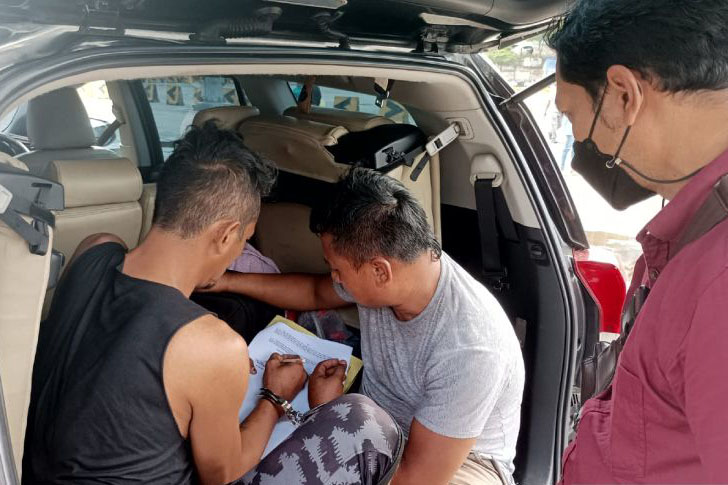 Polda Lampung bawa dua penerima paket 3 kilogram sabu