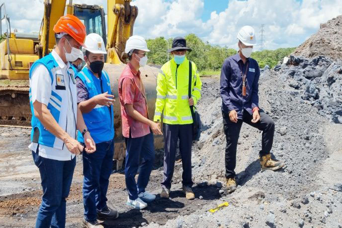 PLN manfaatkan limbah batu bara di PLTU untuk bahan kontruksi jalan PLN manfaatkan limbah batu bara di PLTU untuk bahan kontruksi jalan