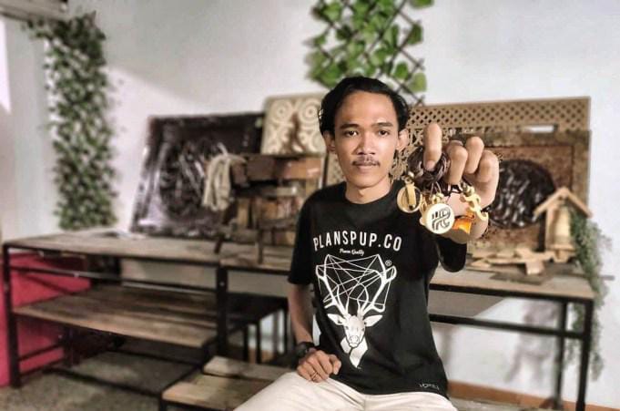 Keren! kerajinan aksesoris pemuda Subang ini tembus mancanegara Keren! kerajinan aksesoris pemuda Subang ini tembus mancanegara