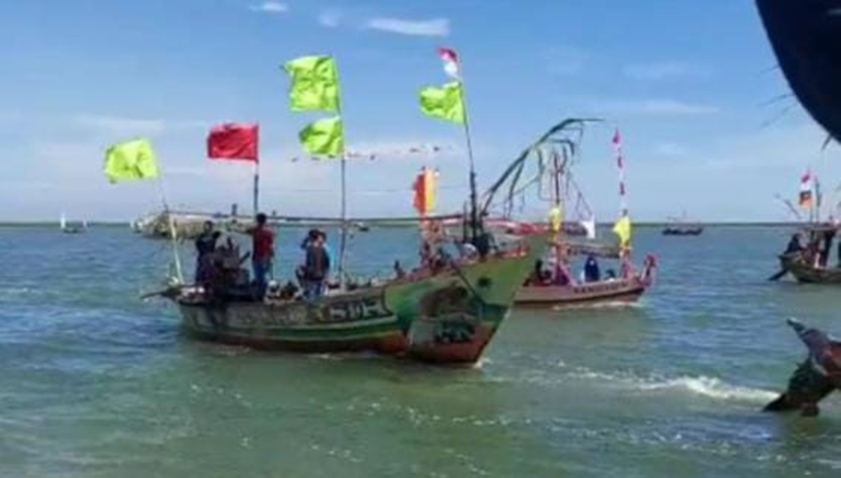 Ratusan perahu ikut dalam perayaan pesta laut Pantai Patimban
