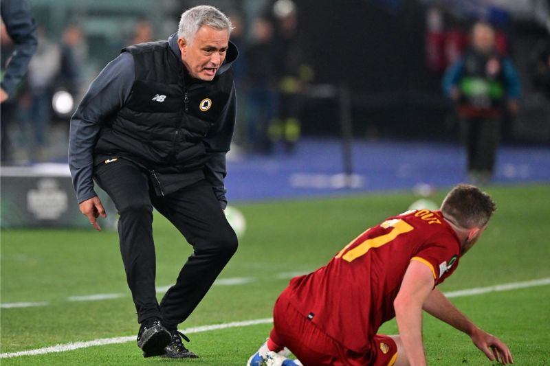 Mourinho tegaskan akan bertahan di AS Roma musim depan Mourinho tegaskan akan bertahan di AS Roma musim depan