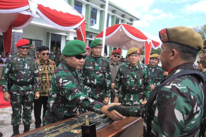 Kasad Dudung resmikan Yon Arhanud dan Yon Armed di Kupang Kasad Dudung resmikan Yon Arhanud dan Yon Armed di Kupang