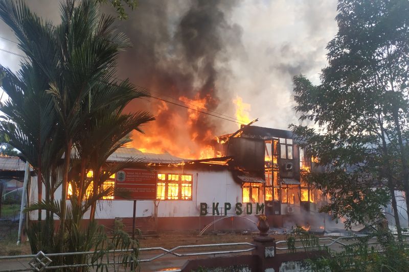 Kantor BKPSDM Kapuas Hulu terbakar Kantor BKPSDM Kapuas Hulu terbakar