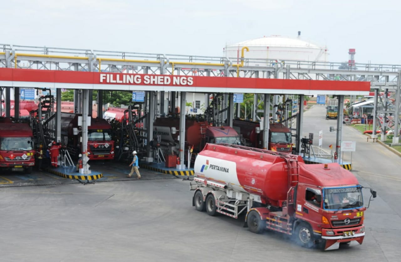 Banjir rob kawasan Pelabuhan Semarang, distribusi BBM dan LPG tetap berjalan