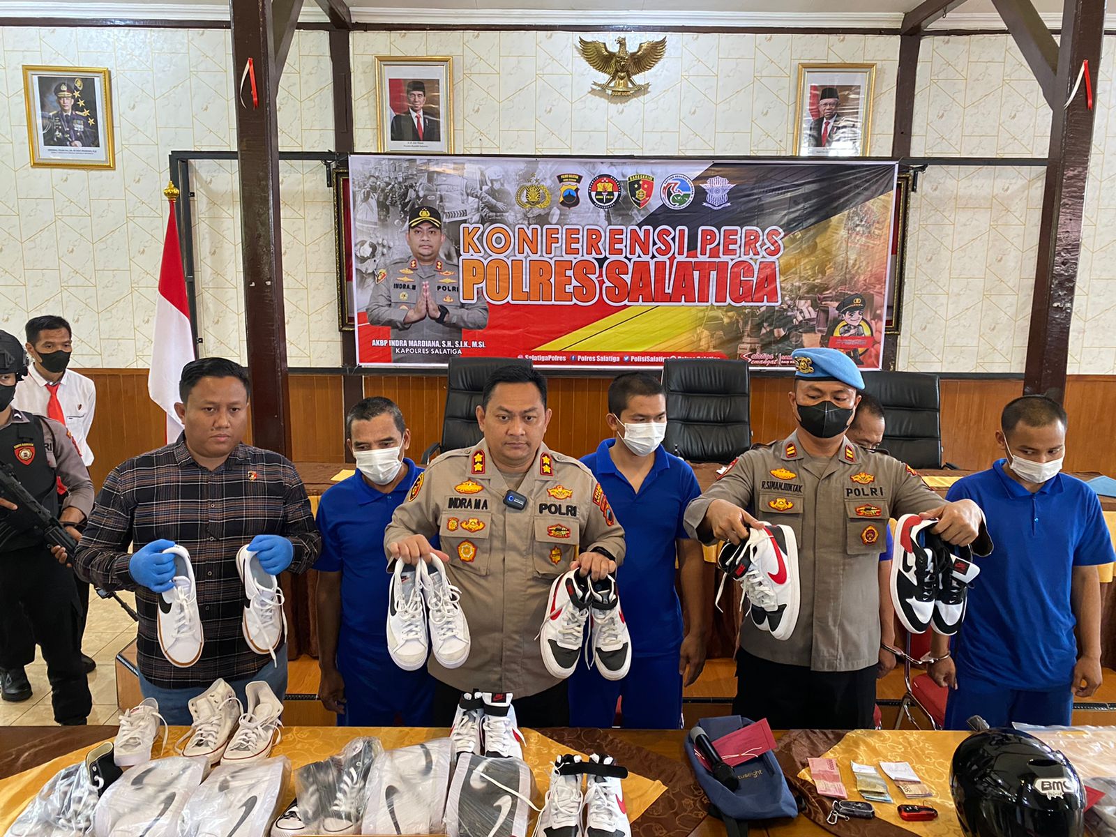 Pekerja curi sepatu, perusahaan rugi Rp400 juta Pekerja curi sepatu, perusahaan rugi Rp400 juta