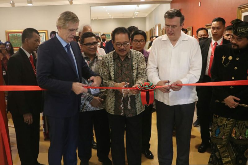 Wagub Bali dan Menlu Meksiko buka pameran karya Covarrubias Wagub Bali dan Menlu Meksiko buka pameran karya Covarrubias