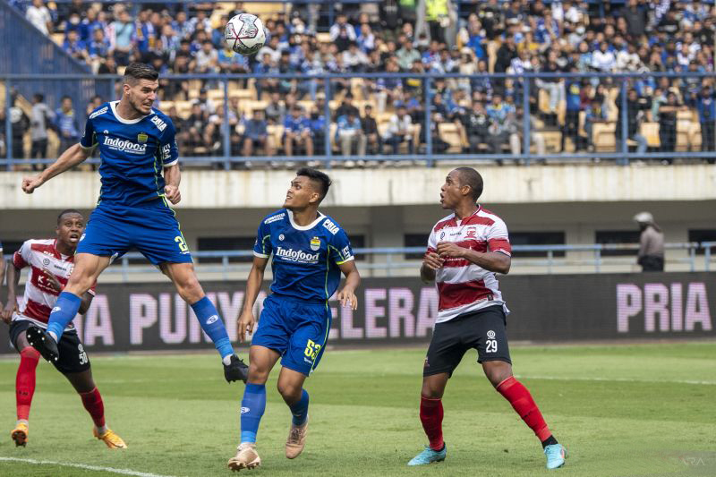 Pelatih Persib bangga lepas tiga pemain ke timnas untuk Piala AFF 2022 Pelatih Persib bangga lepas tiga pemain ke timnas untuk Piala AFF 2022