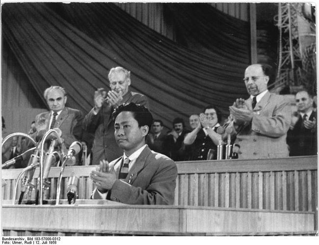 23 November 1965: D.N. Aidit dieksekusi mati 23 November 1965: D.N. Aidit dieksekusi mati