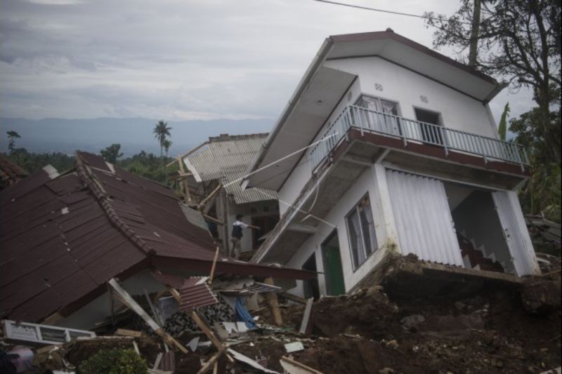 Tim peneliti UGM deteksi gejala sebelum gempa M 5,6 terjadi di Cianjur Tim peneliti UGM deteksi gejala sebelum gempa M 5,6 terjadi di Cianjur
