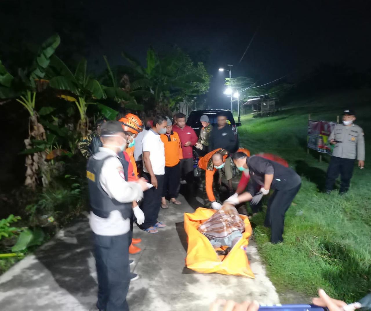 Sukardi warga Grobogan yang hanyut ditemukan di Kudus Sukardi warga Grobogan yang hanyut ditemukan di Kudus