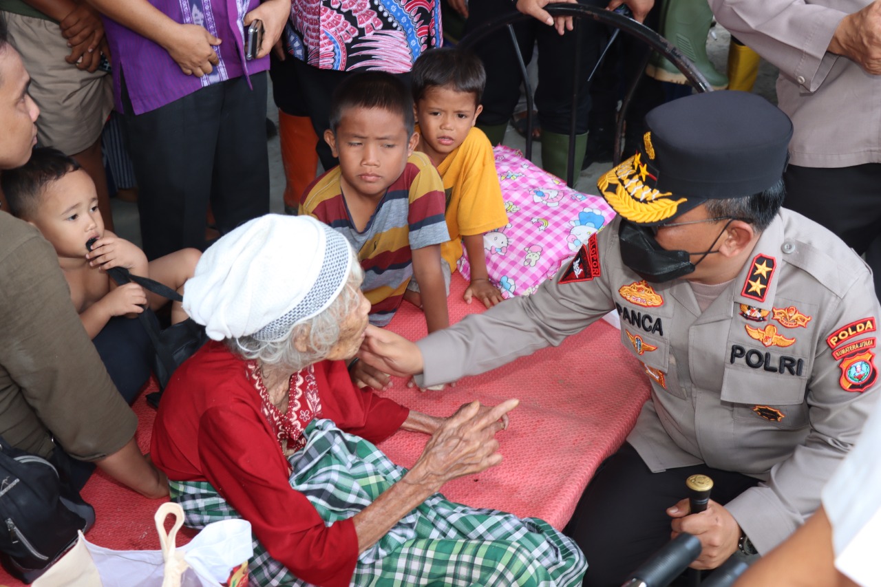 Cek korban banjir di Batubara, Kapolda Sumut pastikan kebutuhan warga tersedia Cek korban banjir di Batubara, Kapolda Sumut pastikan kebutuhan warga tersedia