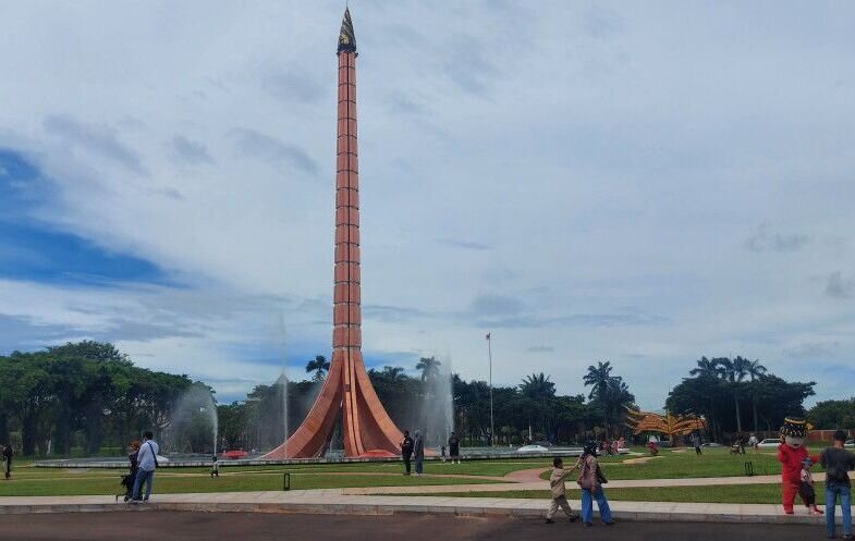 Pengunjung mulai datangi TMII pada hari pertama pembukaan