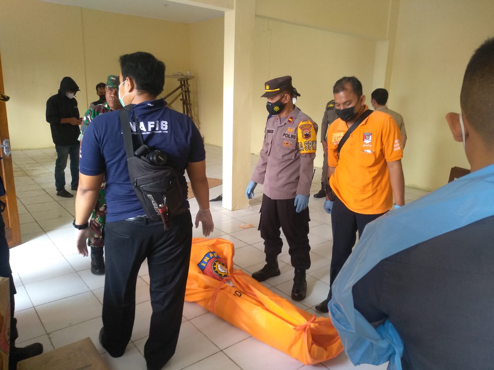 Pekerja tewas gantung diri gegerkan warga Ambarawa Pekerja tewas gantung diri gegerkan warga Ambarawa