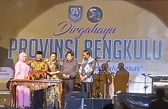 Artis Ashanty dinobatkan sebagai duta ekonomi kreatif Bengkulu Artis Ashanty dinobatkan sebagai duta ekonomi kreatif Bengkulu