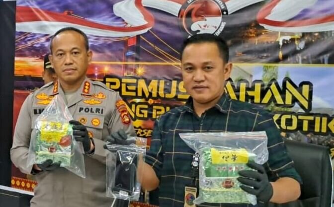 Polisi tangkap pengedar sabu-sabu lintas negara di Palembang Polisi tangkap pengedar sabu-sabu lintas negara di Palembang