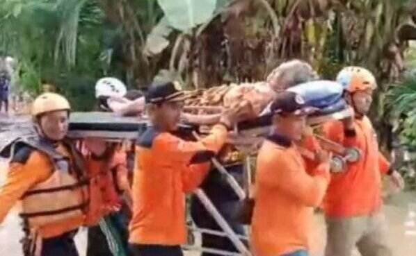 Hujan intensitas tinggi akibatkan banjir sejumlah desa di Ngawi Hujan intensitas tinggi akibatkan banjir sejumlah desa di Ngawi